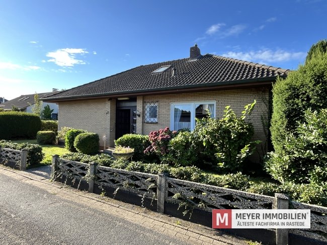 Wohnen auf einer Ebene – Bungalow mit herrlichem Garten und 3 Garagenstellplätzen (Obj.-Nr. 6540)  Wohnen auf einer Ebene – Bungalow mit herrlichem Garten und 3 Garagenstellplätzen (Obj.-Nr. 6540)