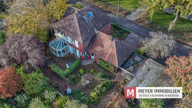 Großzügiges Einfamilienhaus im Stadtvillastil mit ausgebautem Dachgeschoss (Obj.-Nr. 6560) Großzügiges Einfamilienhaus im Stadtvillastil mit ausgebautem Dachgeschoss (Obj.-Nr. 6560)