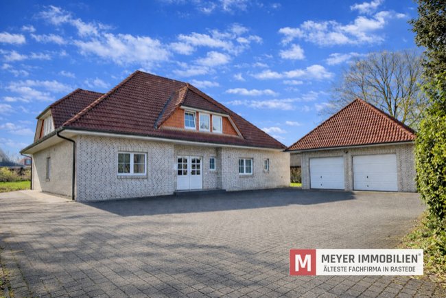 Großzügiges Zweifamilienhaus mit Doppelgarage auf weitläufigem Grundstück in Hahn-Lehmden (Obj.-Nr. 6605) Großzügiges Zweifamilienhaus mit Doppelgarage auf weitläufigem Grundstück in Hahn-Lehmden (Obj.-Nr. 6605)
