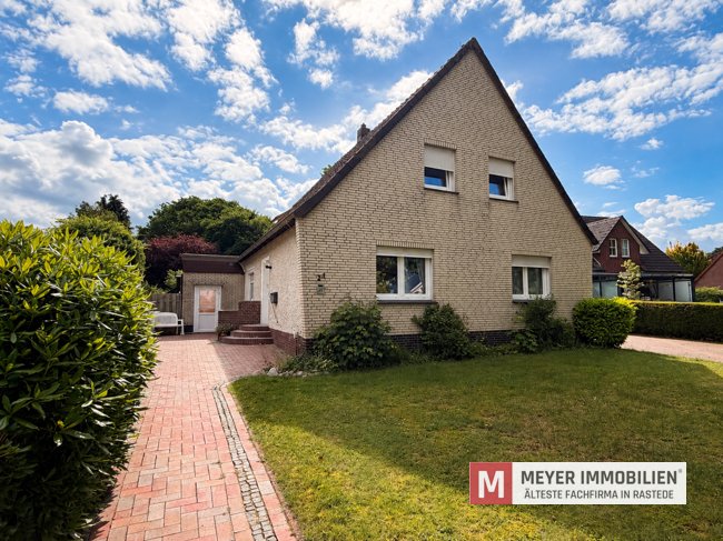 Großzügiges Zweifamilienhaus in Wiefelstede/Nuttel (Obj.-Nr. 6630) Großzügiges Zweifamilienhaus in Wiefelstede/Nuttel (Obj.-Nr. 6630)
