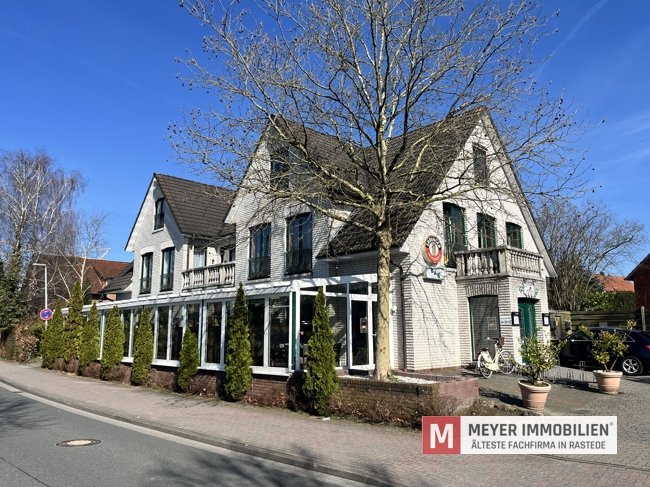 Zentrale gelegenes Wohn- und Geschäftshaus mit Restaurant und 3 Wohneinheiten in Rastede (Obj. Nr. 6649) Zentrale gelegenes Wohn- und Geschäftshaus mit Restaurant und 3 Wohneinheiten in Rastede (Obj. Nr. 6649)