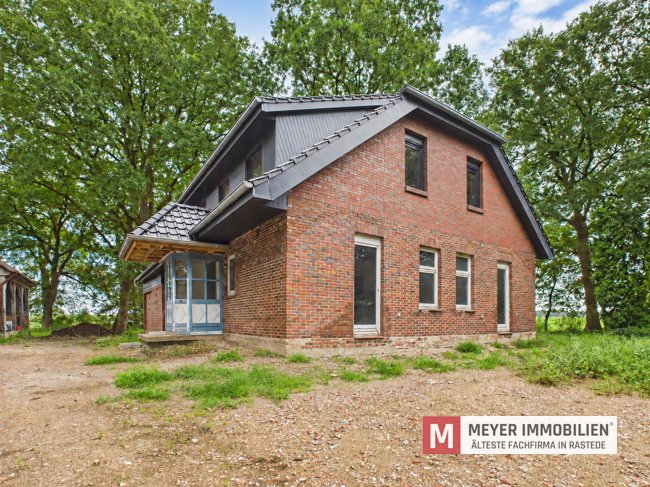 Ländliches Wohnhaus auf ca. 3.998 m² – mit viel Potenzial für eigene Ideen (Obj.-Nr. 6660) Ländliches Wohnhaus auf ca. 3.998 m² – mit viel Potenzial für eigene Ideen (Obj.-Nr. 6660)