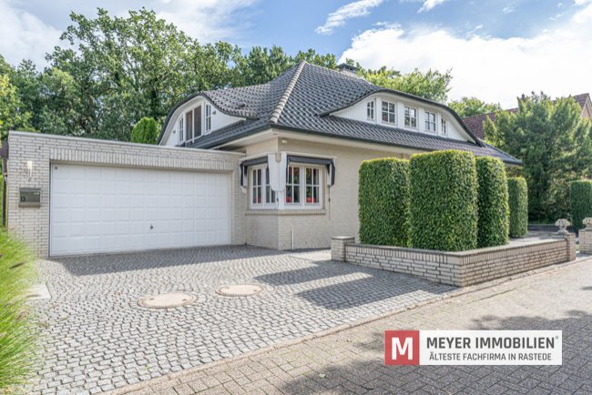 Repräsentatives Einfamilienhaus mit außergewöhnlicher Gartenanlage in Rastede (Obj.-Nr. 6669) Repräsentatives Einfamilienhaus mit außergewöhnlicher Gartenanlage in Rastede (Obj.-Nr. 6669)