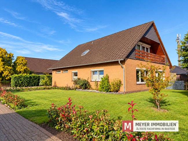 Großzügiges Ein -/ Zweifamilienhaus mit Garage in Wiefelstede (Obj.-Nr. 6680) Großzügiges Ein -/ Zweifamilienhaus mit Garage in Wiefelstede (Obj.-Nr. 6680)