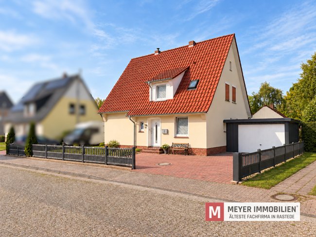 Zweifamilienhaus mit vermieteter DG-Whg. auf Erbpachtgrundstück in Rastede (Obj.-Nr.: 6674) Zweifamilienhaus mit vermieteter DG-Whg. auf Erbpachtgrundstück in Rastede (Obj.-Nr.: 6674)